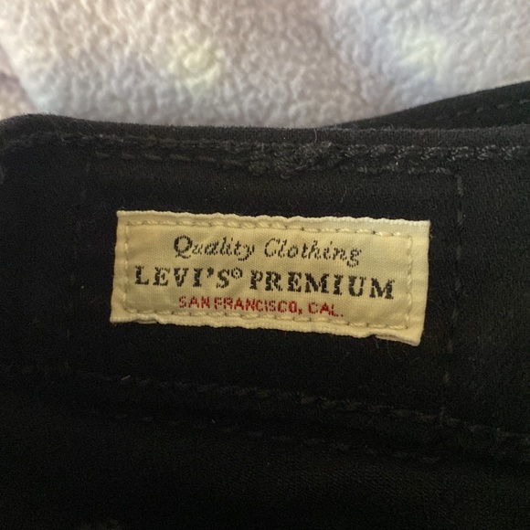 Levis Premium 724 High Rise Straight Crop in Black Pixel - Picture 6 of 7